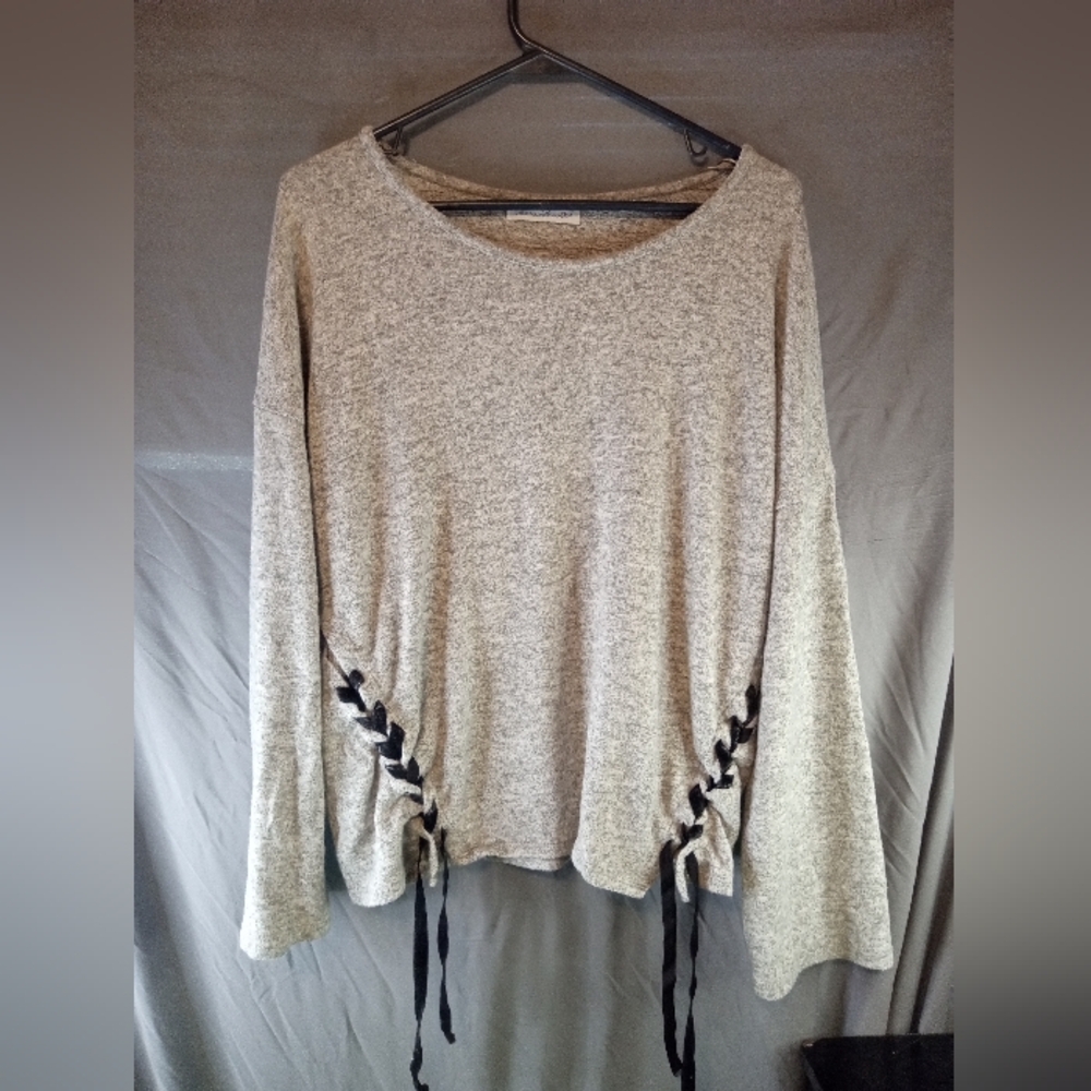 Cozy Keren Hart Gray Women's Pullover Sweater with Lace-Up Detail